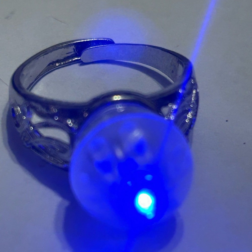 Led adjustable silver handmade ring.